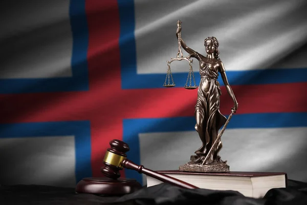 Bandeira Das Ilhas Faroé Com Estátua Justiça Senhora Constituição Martelo — Fotografia de Stock