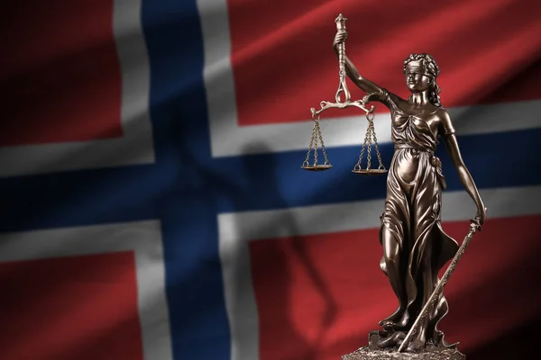 Bandeira Noruega Com Estátua Justiça Escamas Judiciais Quarto Escuro Conceito — Fotografia de Stock