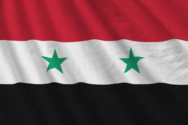 Сирийский Флаг Большими Складками Размахивающими Близко Студийным Освещением Помещении Официальные — стоковое фото