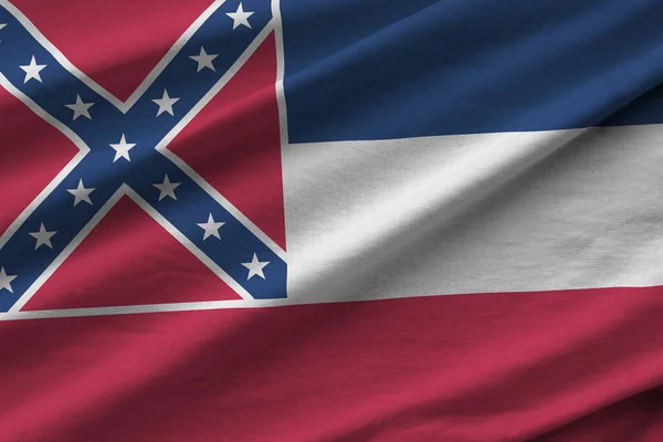 Новый Флаг Штата Миссисипи Большими Складками Размахивающими Близко Огнем Студии — стоковое фото