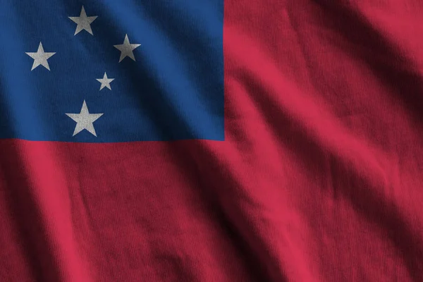 Samoa Vlajka Velkými Záhyby Mávající Zblízka Pod Studiovým Světlem Uvnitř — Stock fotografie