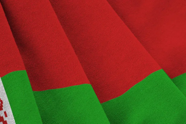 白俄罗斯国旗 巨大的褶皱在室内的工作室灯光下摇曳着 织物横幅中的官方符号和颜色 — 图库照片