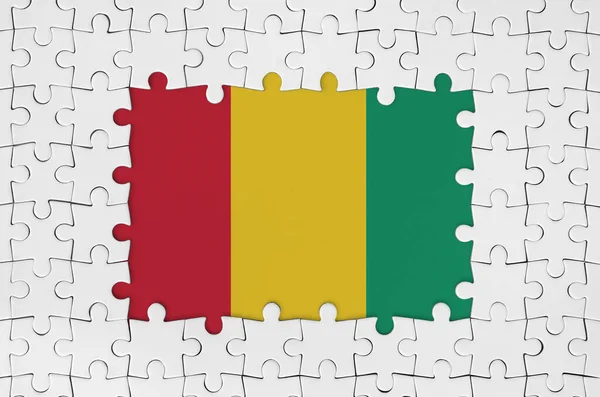 Flaga Gwinei Ramach Białych Elementów Układanki Brakującymi Częściami Centralnymi — Zdjęcie stockowe