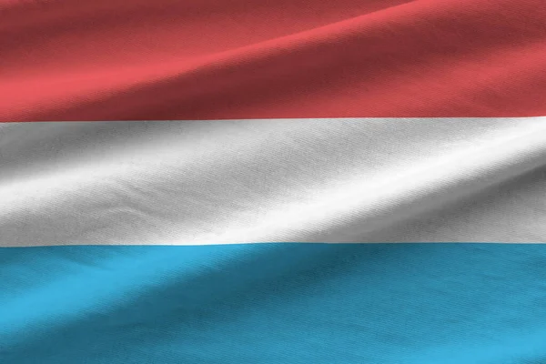 Bandera Luxemburgo Con Grandes Pliegues Ondeando Cerca Bajo Luz Del — Foto de Stock