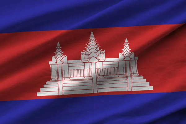 Kambodžská Vlajka Velkými Záhyby Mávající Zblízka Pod Studiovým Světlem Uvnitř — Stock fotografie
