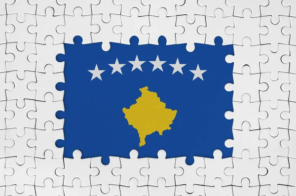 Flaga Kosowa Ramach Białych Elementów Układanki Brakującymi Częściami Centralnymi — Zdjęcie stockowe