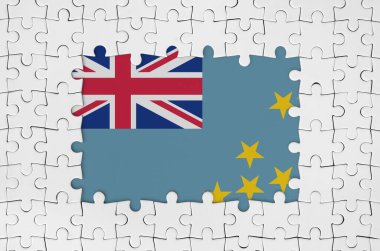 Eksik merkez parçaları olan beyaz yapboz parçaları çerçevesinde Tuvalu bayrağı