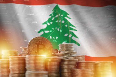 Lübnan bayrağı ve büyük miktarda altın bitcoin sikkeler ve ticaret platformu şeması. Kripto para birimi kavramı