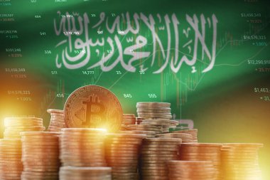 Suudi Arabistan bayrağı ve büyük miktarda altın bitcoin para ve ticaret platformu şeması. Kripto para birimi kavramı