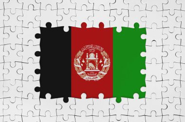 Afganistan bayrağı beyaz yapboz parçaları çerçevesinde eksik merkezi parçalar