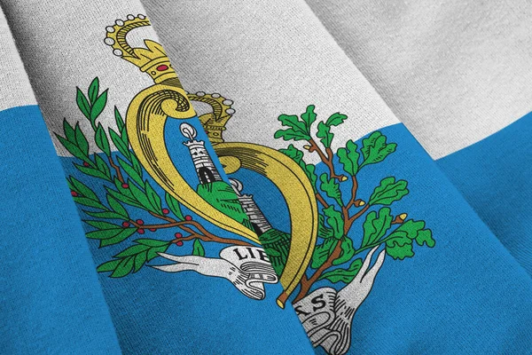 Flaga San Marino Dużymi Fałdami Machająca Bliska Pod Światłem Studyjnym — Zdjęcie stockowe