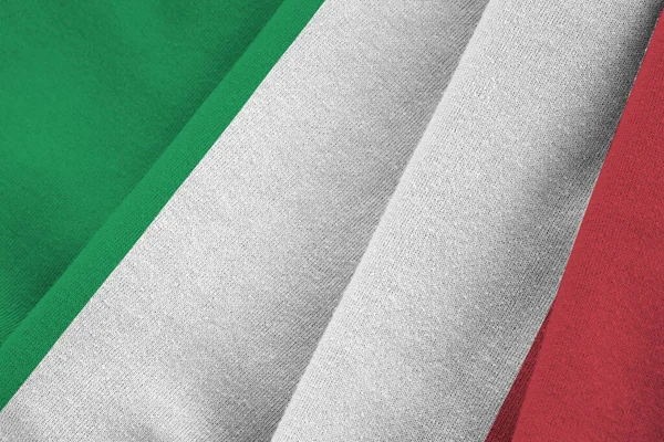 Bandera Italia Con Grandes Pliegues Ondeando Cerca Bajo Luz Del — Foto de Stock