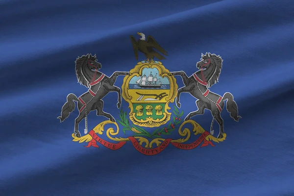 Bandera Del Estado Pensilvania Con Grandes Pliegues Ondeando Cerca Bajo —  Fotos de Stock