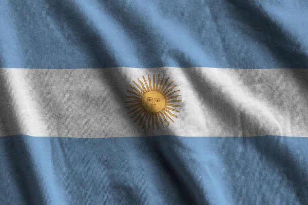 Bandera Argentina Con Grandes Pliegues Ondeando Cerca Bajo Luz Del —  Fotos de Stock