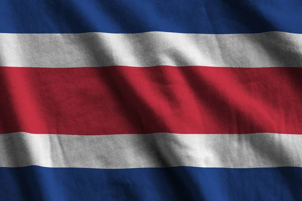 Kostaryka Flaga Dużymi Fałdami Macha Bliska Pod Światło Studio Wewnątrz — Zdjęcie stockowe