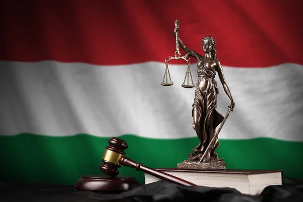 Ungarn Fahne Mit Statue Der Justizwache Verfassung Und Richterhammer Auf — Stockfoto