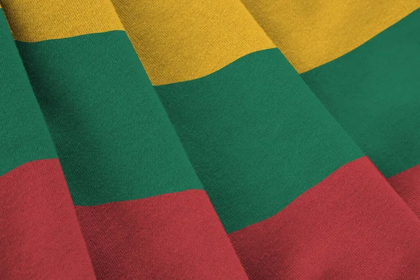 Lituania Bandiera Con Grandi Pieghe Sventolando Vicino Sotto Luce Studio — Foto Stock