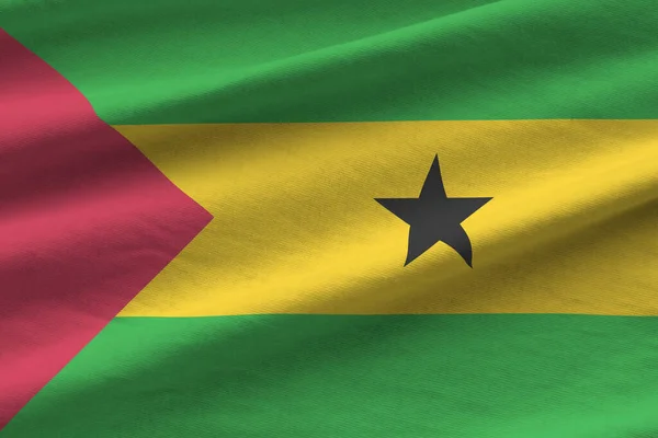 Sao Tomé Und Principe Flagge Mit Großen Falten Winken Aus — Stockfoto