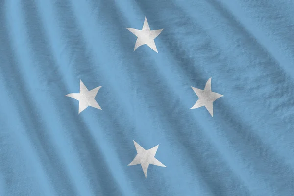 Mikronéziai Zászló Nagy Redőkkel Közelről Integetve Stúdió Fénye Alatt Hivatalos — Stock Fotó