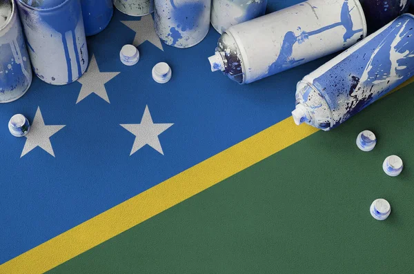 Bandeira Das Ilhas Salomão Poucas Latas Spray Aerossol Usadas Para — Fotografia de Stock