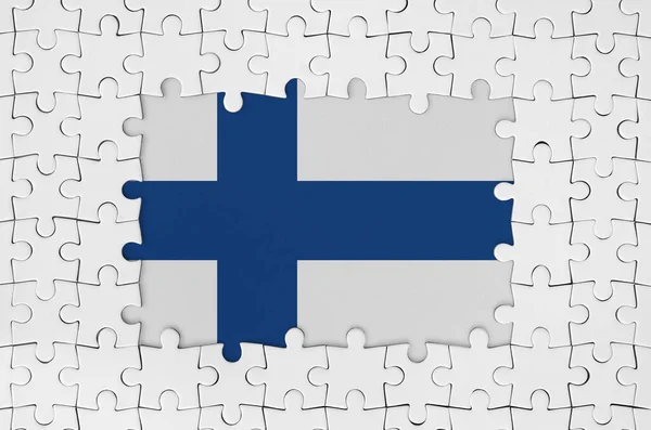 芬兰国旗 白色拼图的框架 缺少中央部分 — 图库照片