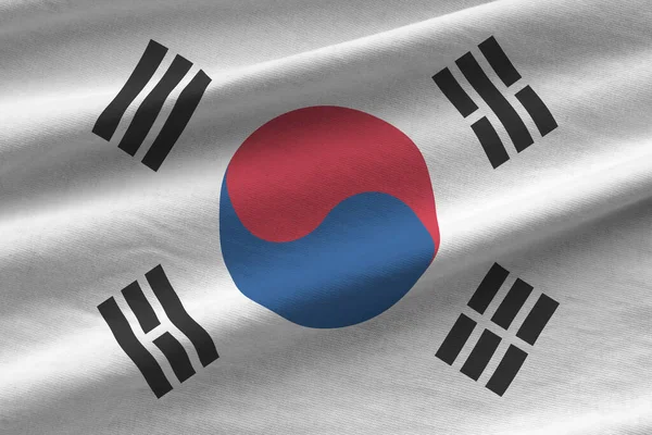 在室内的演播室灯光下 悬挂着巨大褶皱的韩国国旗 织物横幅中的官方符号和颜色 — 图库照片