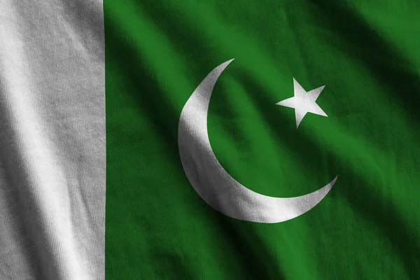 Pákistánská Vlajka Velkými Záhyby Vlnícími Zblízka Pod Studiovým Světlem Uvnitř — Stock fotografie