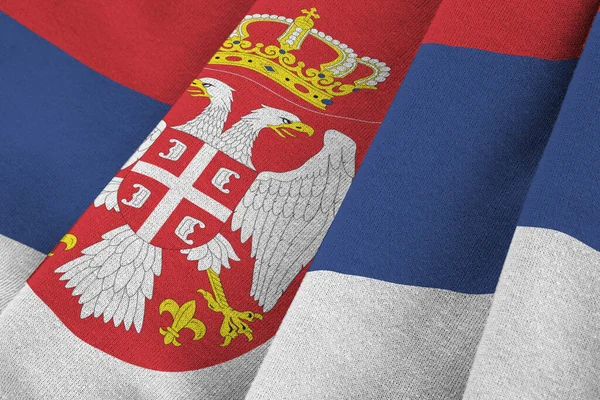 Drapeau Serbie Avec Grands Plis Agitant Gros Plan Sous Lumière — Photo