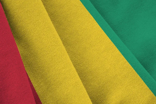 Bandiera Guinea Con Grandi Pieghe Sventolando Vicino Sotto Luce Dello — Foto Stock