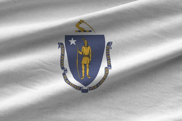 Massachusetts Flaga Stanu Dużymi Fałdami Macha Bliska Pod Światło Studio — Zdjęcie stockowe