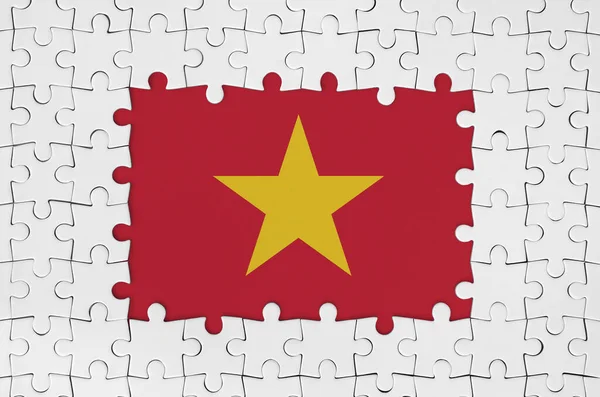 Bendera Vietnam Dalam Bingkai Potongan Puzzle Putih Dengan Bagian Tengah — Stok Foto