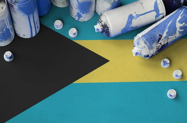 Bahamas Flagge Und Nur Wenige Benutzten Spraydosen Für Graffiti Malerei — Stockfoto