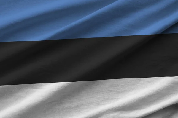 Estonia Bandiera Con Grandi Pieghe Sventolando Vicino Sotto Luce Studio — Foto Stock