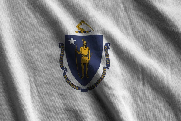 Massachusetts State Flagga Med Stora Veck Viftar Närbild Studion Ljus — Stockfoto