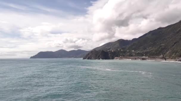 Pobřeží Cinque Terre Svými Vesnicemi Přírodou Itálii Během Ponurého Jarního — Stock video