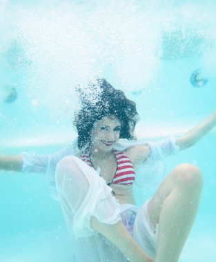 Pool-beautiful woman portrait underwater with sunglasses