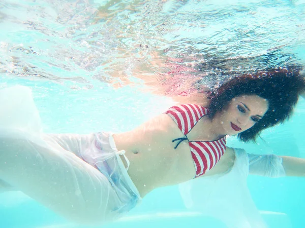Bazén Žena Tělo Relaxační Pod Vodou — Stock fotografie