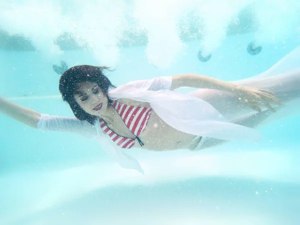 Pool Beautiful Woman Portrait Underwater Sunglasses — Stock fotografie