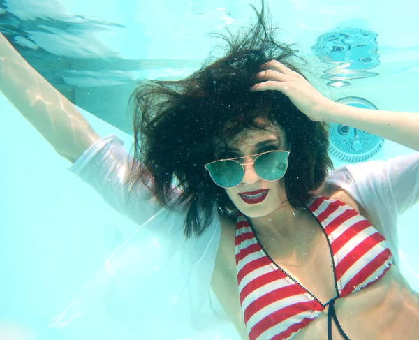 Pool Beautiful Woman Portrait Underwater Sunglasses — Photo