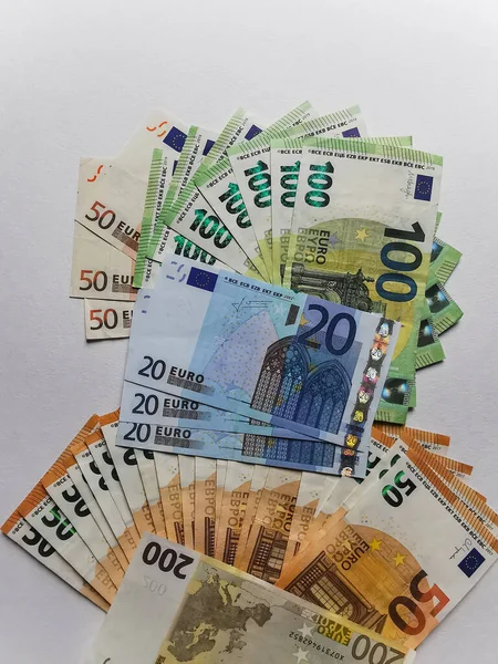 Avrupa Kağıt Banknotları Beyaz Arka Planda — Stok fotoğraf