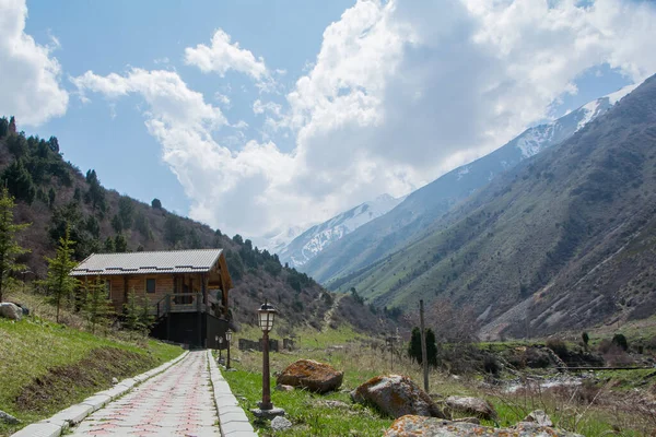 Kırgızistan'daki dağ gorge