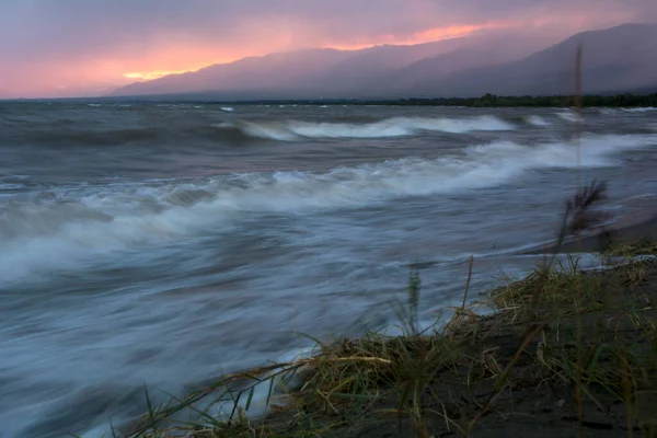 Штормовые Волны Иссык Кульском Озере Грязная Красивая Вода — стоковое фото
