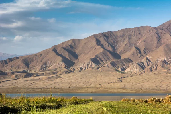 Montagnes Ondulées Pied Lac Montagne Toktogul Kirghizistan — Photo