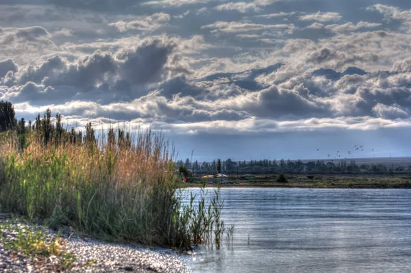 Sunset Issyk-Kul Kırgızistan, seçici odak