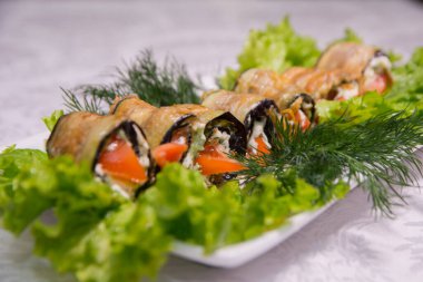 Lezzetli kızarmış patlıcan, soğuk aperatifler, seçici odaklanma