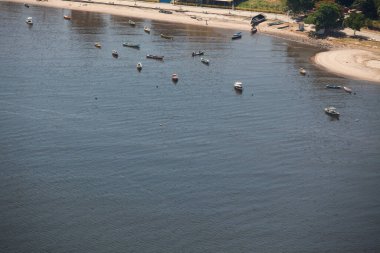 Brezilya 'da deniz manzaralı tekneler 