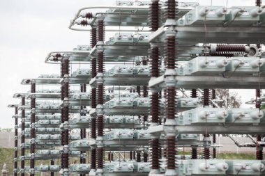Endüstriyel Elektrik Hatları ve Yüksek Voltaj Hatları. Yüksek kalite fotoğraf