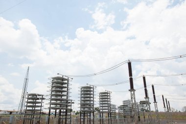 Endüstriyel Elektrik Hatları ve Yüksek Voltaj Hatları. Yüksek kalite fotoğraf