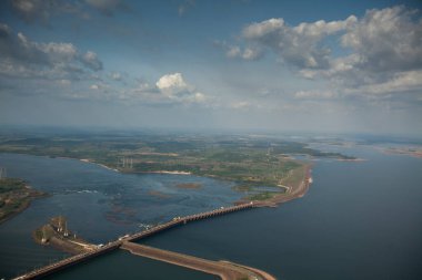 Hidroelektrik enerji santrali suyu. Yüksek kalite fotoğraf