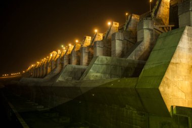 Hidroelektrik enerji santrali suyu. Yüksek kalite fotoğraf